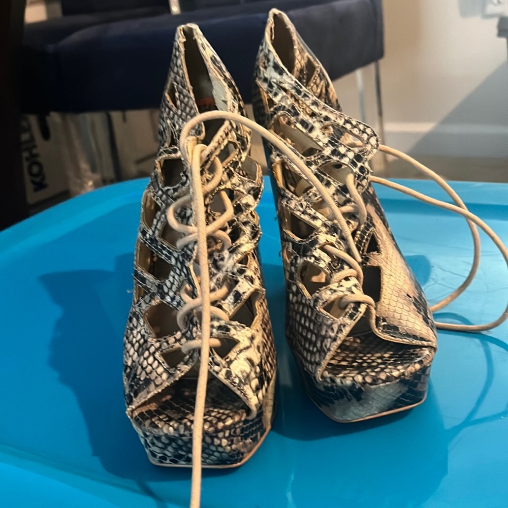 Mia shoes 9.5 womens